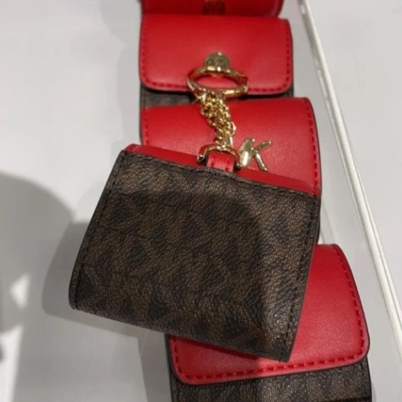 Michael Kors Jet Set Travel AirPod Case - Picture 3 of 4